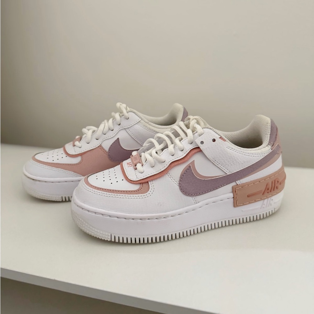 Nike Women's White, purple, and Light Pink Sneakers